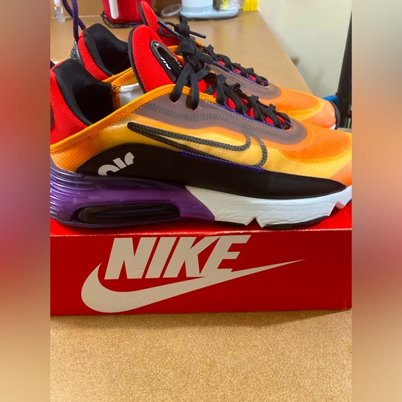 NIKE AIR MAX 2090 - Picture 1 of 8